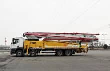 XCMG official 62m concrete pump truck HB62V China concrete truck with Benz chassis for sale